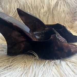 Linea Paolo velvet wedge shoe